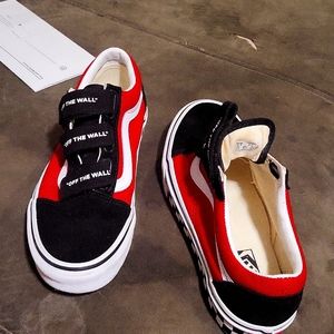 Brand new vans shoes never worn latest style bought from journeys